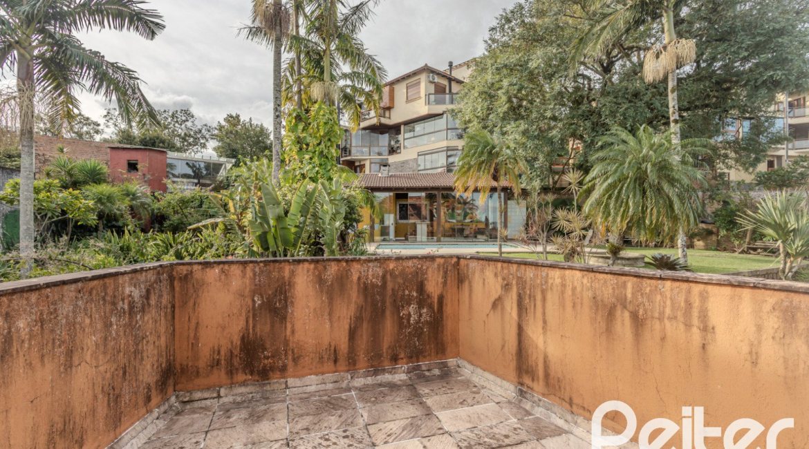 Casa à venda com 450m², 4 dormitórios, 3 suítes, 5 vagas, no bairro Vila Conceição em Porto Alegre