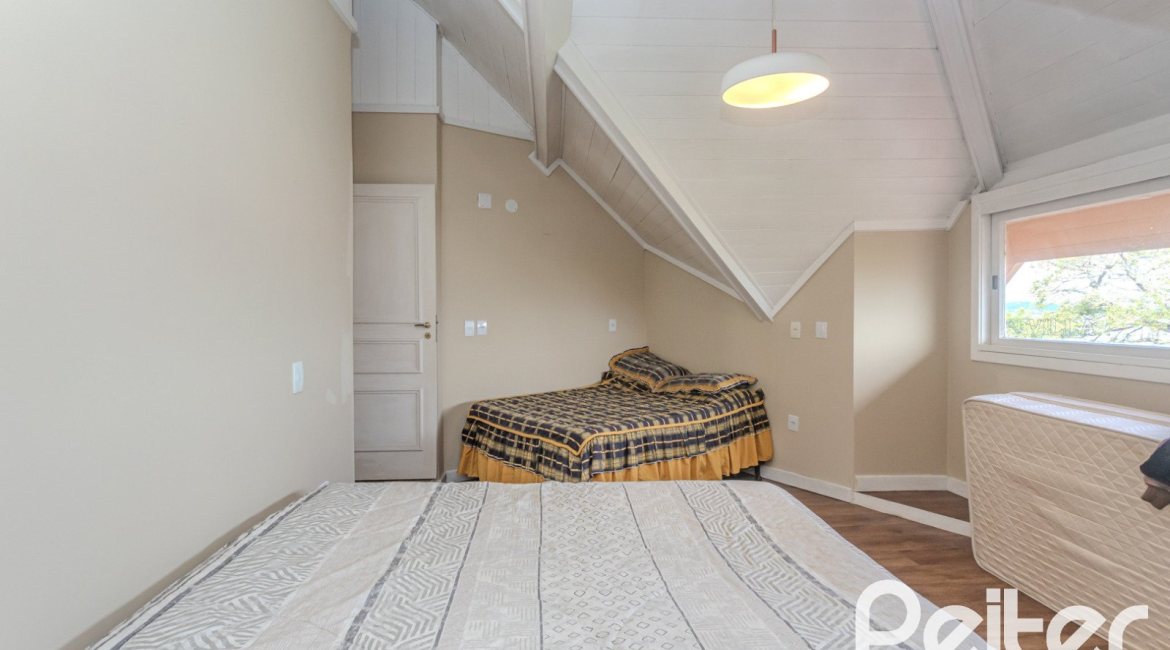 Casa à venda com 450m², 4 dormitórios, 3 suítes, 5 vagas, no bairro Vila Conceição em Porto Alegre