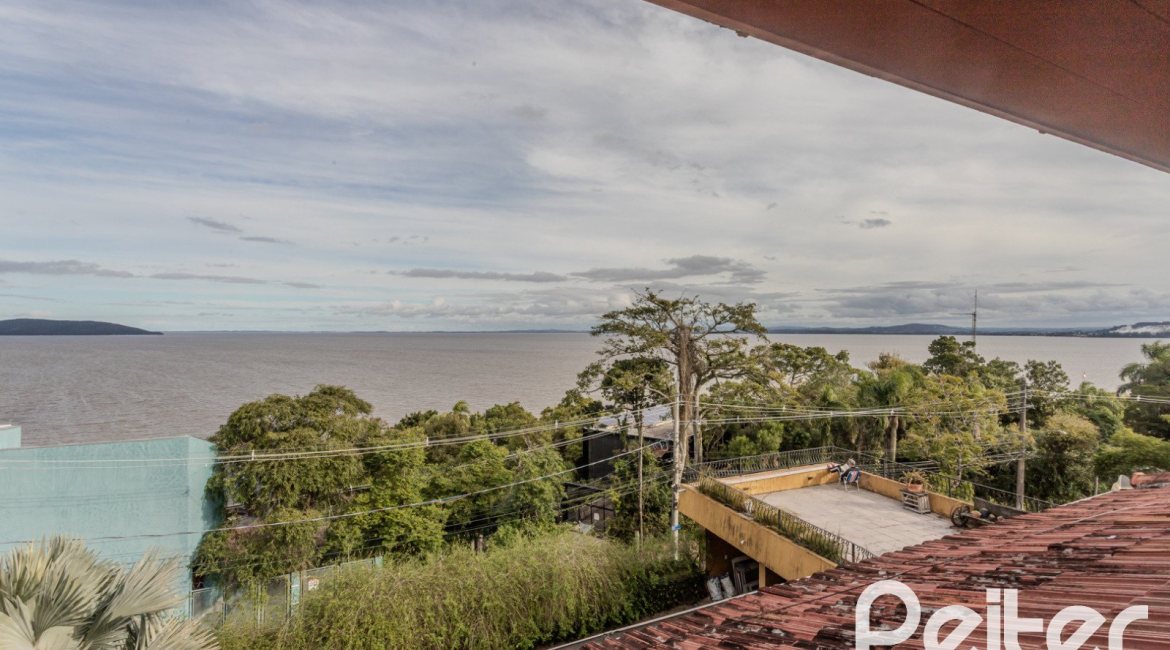 Casa à venda com 450m², 4 dormitórios, 3 suítes, 5 vagas, no bairro Vila Conceição em Porto Alegre