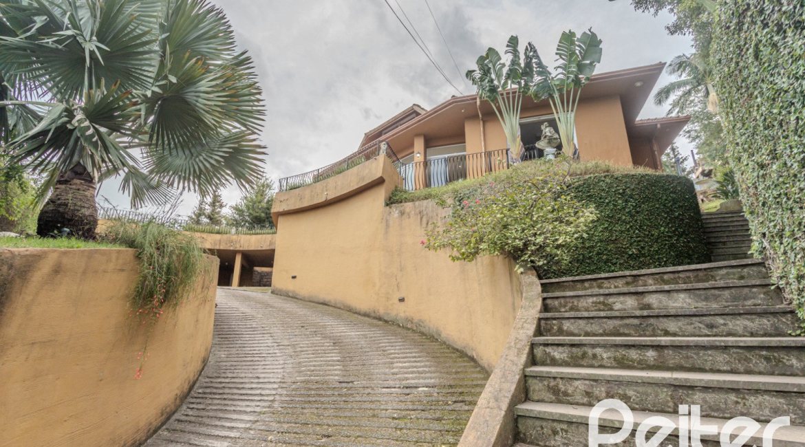 Casa à venda com 450m², 4 dormitórios, 3 suítes, 5 vagas, no bairro Vila Conceição em Porto Alegre