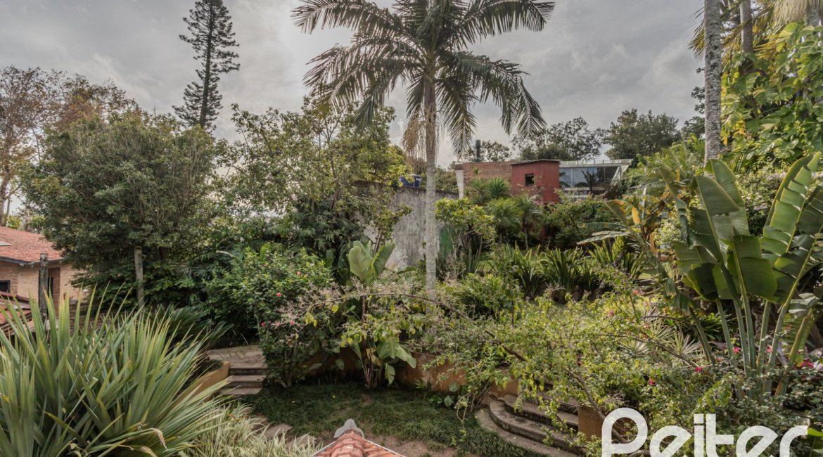 Casa à venda com 450m², 4 dormitórios, 3 suítes, 5 vagas, no bairro Vila Conceição em Porto Alegre