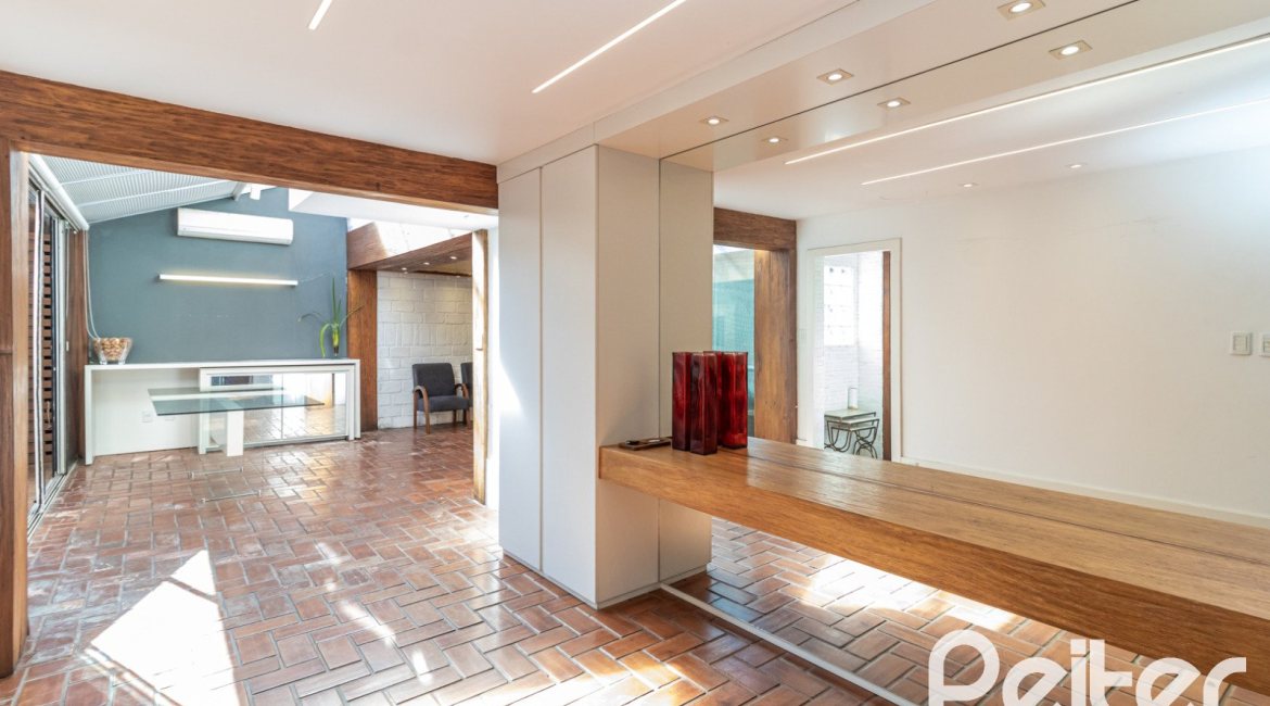 Casa em Condomínio à venda com 176m², 3 dormitórios, 1 suíte, 2 vagas, no bairro Ipanema em Porto Alegre