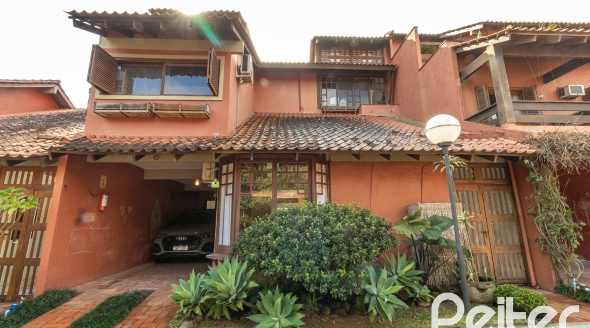 Casa em Condomínio à venda com 176m², 3 dormitórios, 1 suíte, 2 vagas, no bairro Ipanema em Porto Alegre