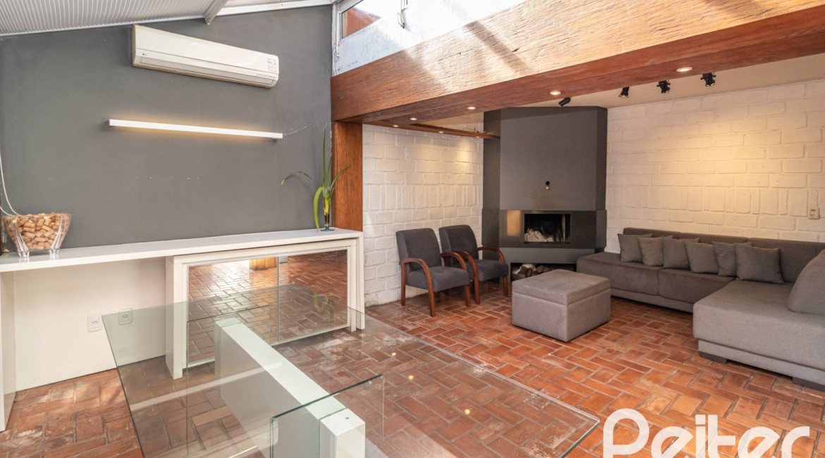 Casa em Condomínio à venda com 176m², 3 dormitórios, 1 suíte, 2 vagas, no bairro Ipanema em Porto Alegre