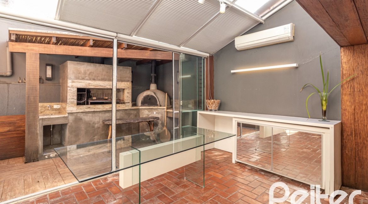 Casa em Condomínio à venda com 176m², 3 dormitórios, 1 suíte, 2 vagas, no bairro Ipanema em Porto Alegre