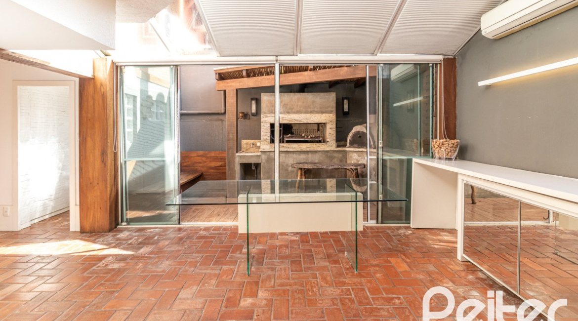 Casa em Condomínio à venda com 176m², 3 dormitórios, 1 suíte, 2 vagas, no bairro Ipanema em Porto Alegre