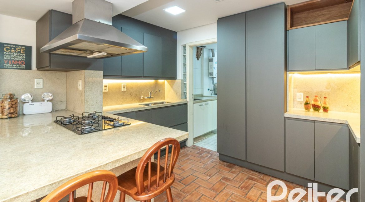 Casa em Condomínio à venda com 176m², 3 dormitórios, 1 suíte, 2 vagas, no bairro Ipanema em Porto Alegre