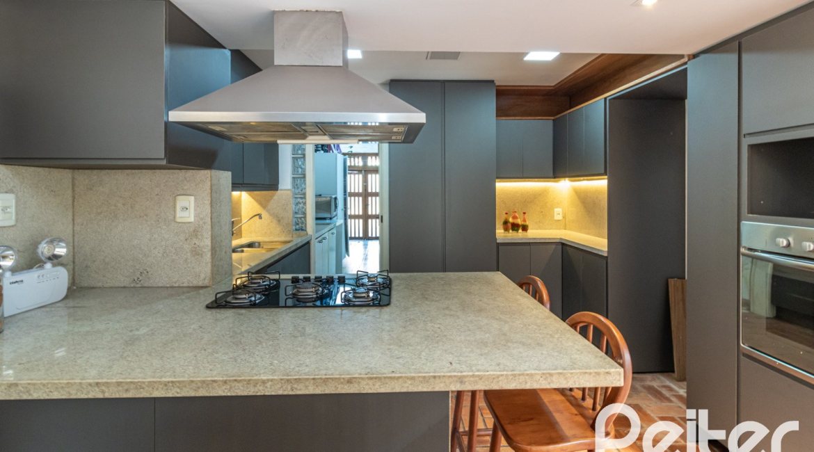 Casa em Condomínio à venda com 176m², 3 dormitórios, 1 suíte, 2 vagas, no bairro Ipanema em Porto Alegre