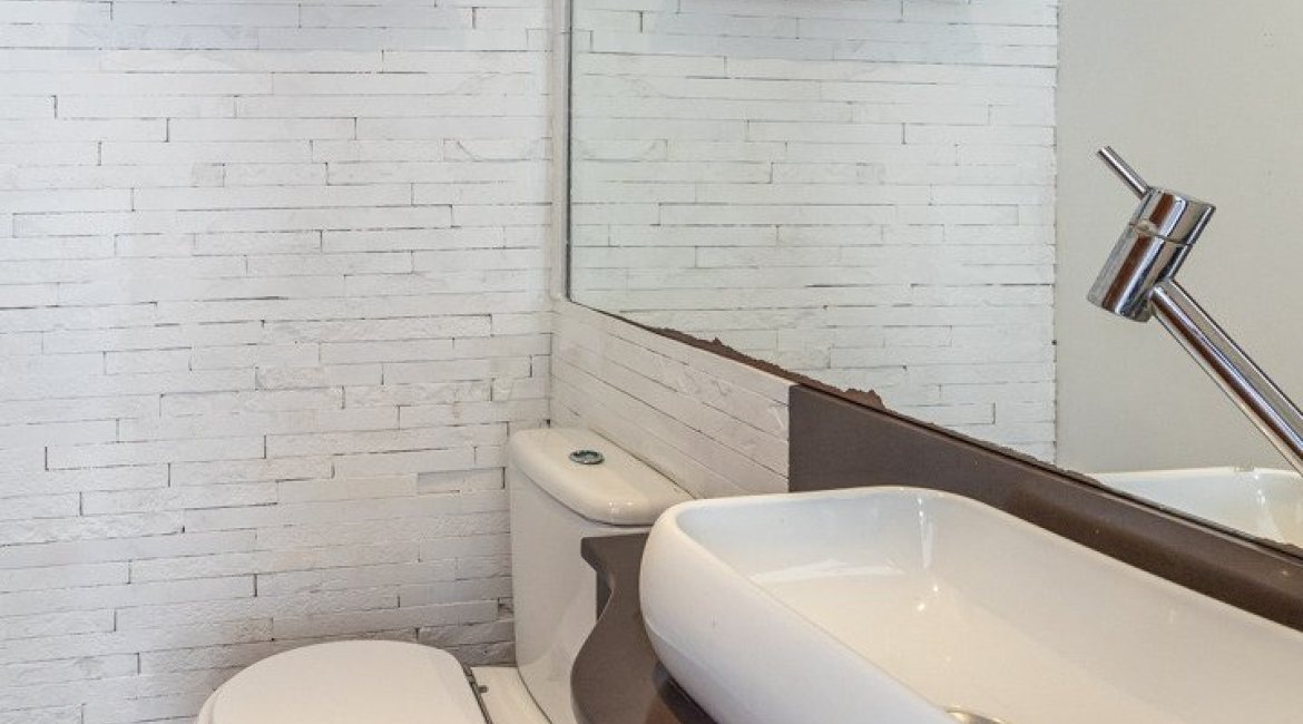 Casa em Condomínio à venda com 176m², 3 dormitórios, 1 suíte, 2 vagas, no bairro Ipanema em Porto Alegre