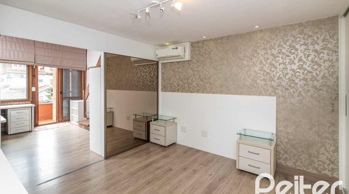 Casa em Condomínio à venda com 176m², 3 dormitórios, 1 suíte, 2 vagas, no bairro Ipanema em Porto Alegre