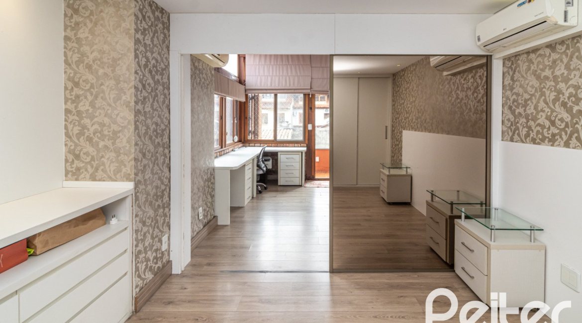 Casa em Condomínio à venda com 176m², 3 dormitórios, 1 suíte, 2 vagas, no bairro Ipanema em Porto Alegre