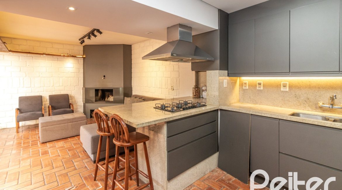 Casa em Condomínio à venda com 176m², 3 dormitórios, 1 suíte, 2 vagas, no bairro Ipanema em Porto Alegre