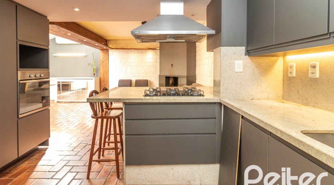 Casa em Condomínio à venda com 176m², 3 dormitórios, 1 suíte, 2 vagas, no bairro Ipanema em Porto Alegre