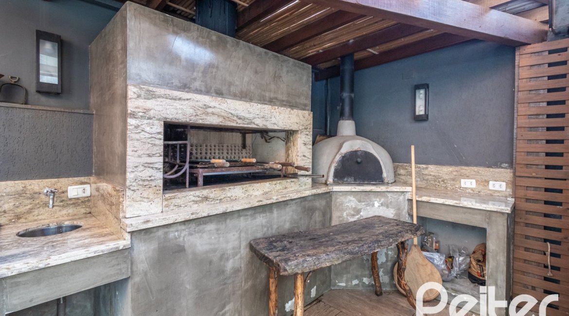 Casa em Condomínio à venda com 176m², 3 dormitórios, 1 suíte, 2 vagas, no bairro Ipanema em Porto Alegre