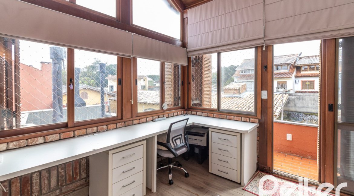 Casa em Condomínio à venda com 176m², 3 dormitórios, 1 suíte, 2 vagas, no bairro Ipanema em Porto Alegre