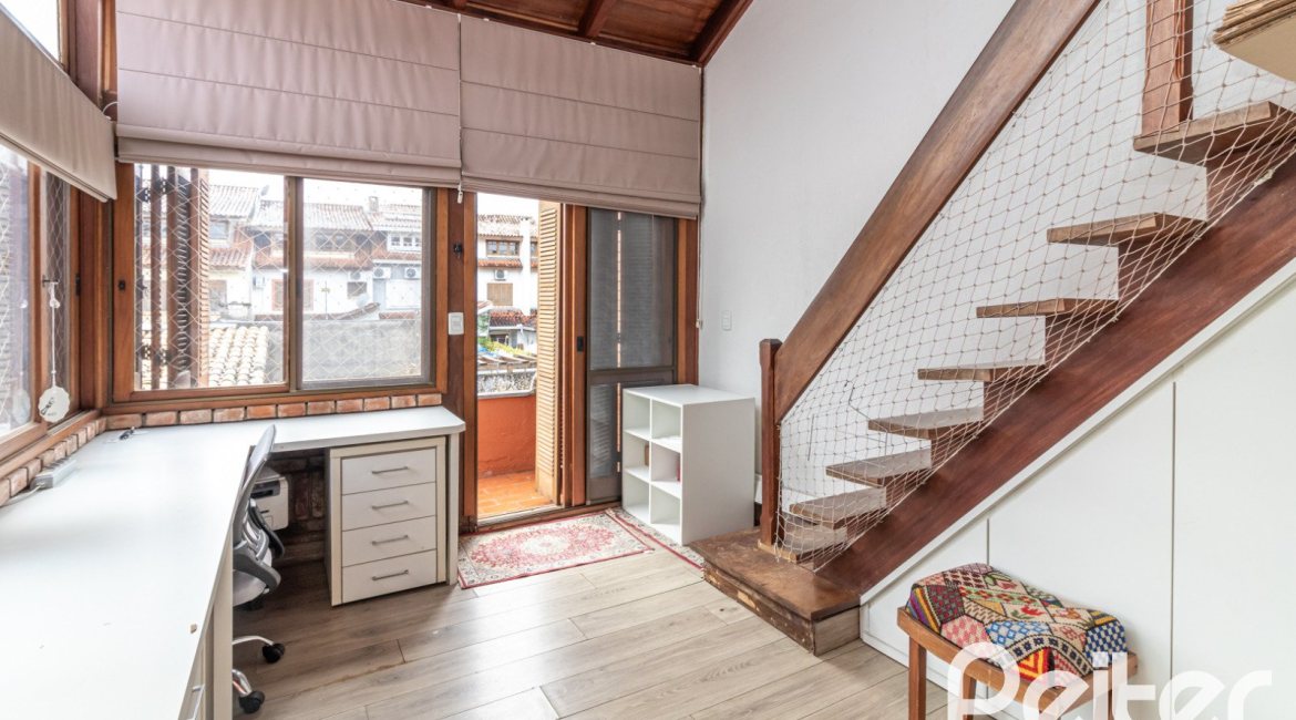 Casa em Condomínio à venda com 176m², 3 dormitórios, 1 suíte, 2 vagas, no bairro Ipanema em Porto Alegre