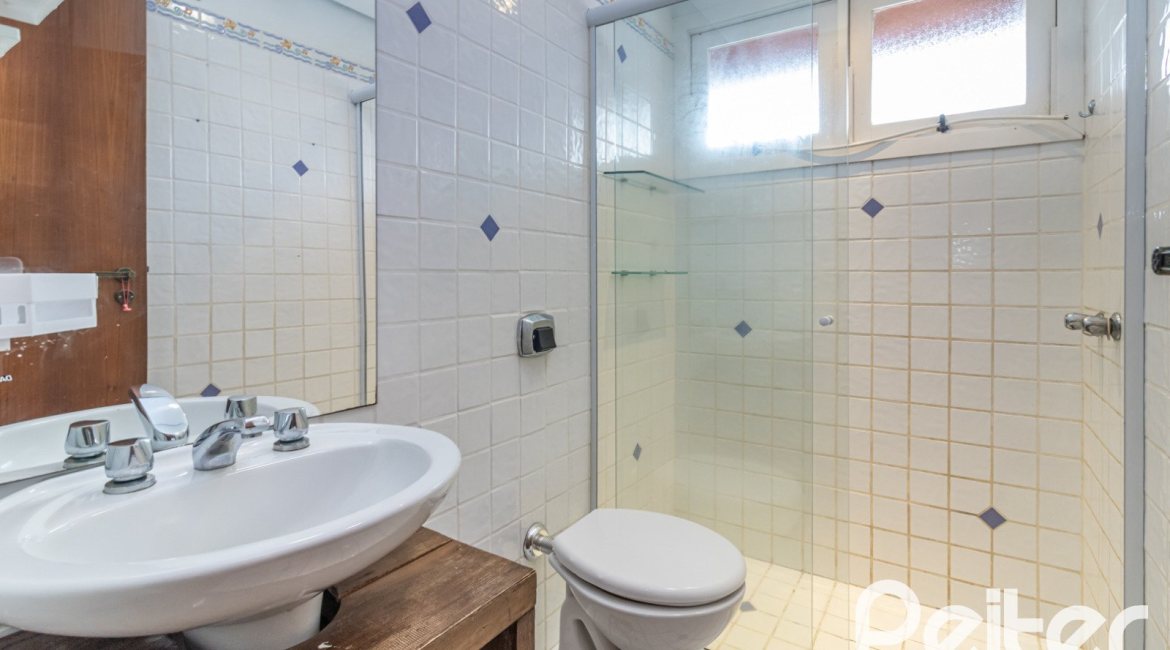 Casa em Condomínio à venda com 176m², 3 dormitórios, 1 suíte, 2 vagas, no bairro Ipanema em Porto Alegre