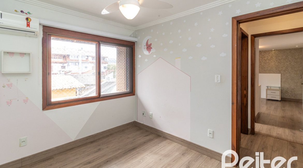 Casa em Condomínio à venda com 176m², 3 dormitórios, 1 suíte, 2 vagas, no bairro Ipanema em Porto Alegre