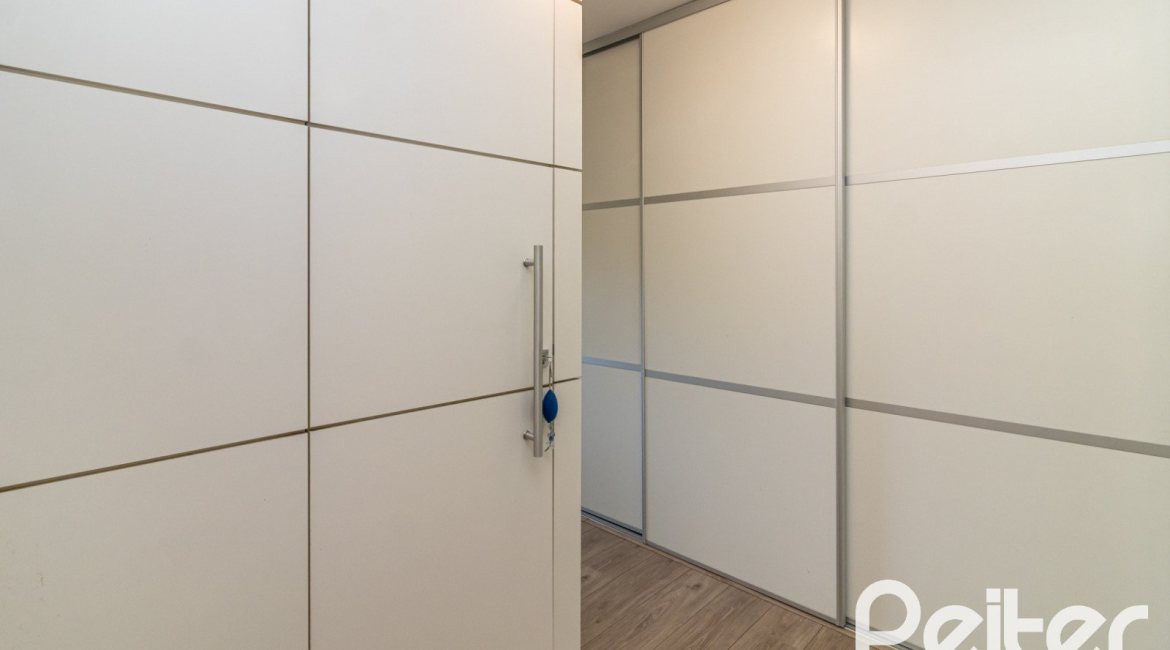 Casa em Condomínio à venda com 176m², 3 dormitórios, 1 suíte, 2 vagas, no bairro Ipanema em Porto Alegre