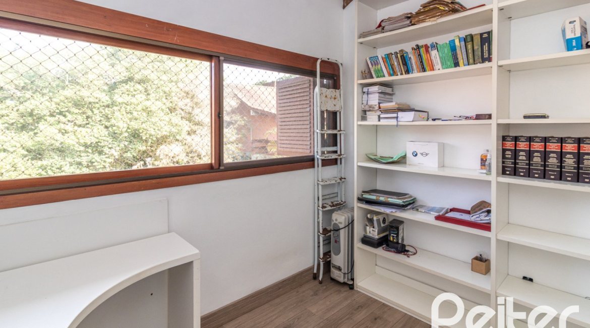 Casa em Condomínio à venda com 176m², 3 dormitórios, 1 suíte, 2 vagas, no bairro Ipanema em Porto Alegre