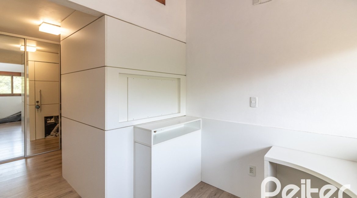 Casa em Condomínio à venda com 176m², 3 dormitórios, 1 suíte, 2 vagas, no bairro Ipanema em Porto Alegre