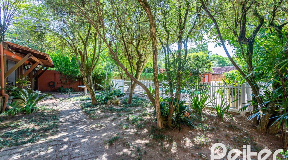 Casa em Condomínio à venda com 176m², 3 dormitórios, 1 suíte, 2 vagas, no bairro Ipanema em Porto Alegre