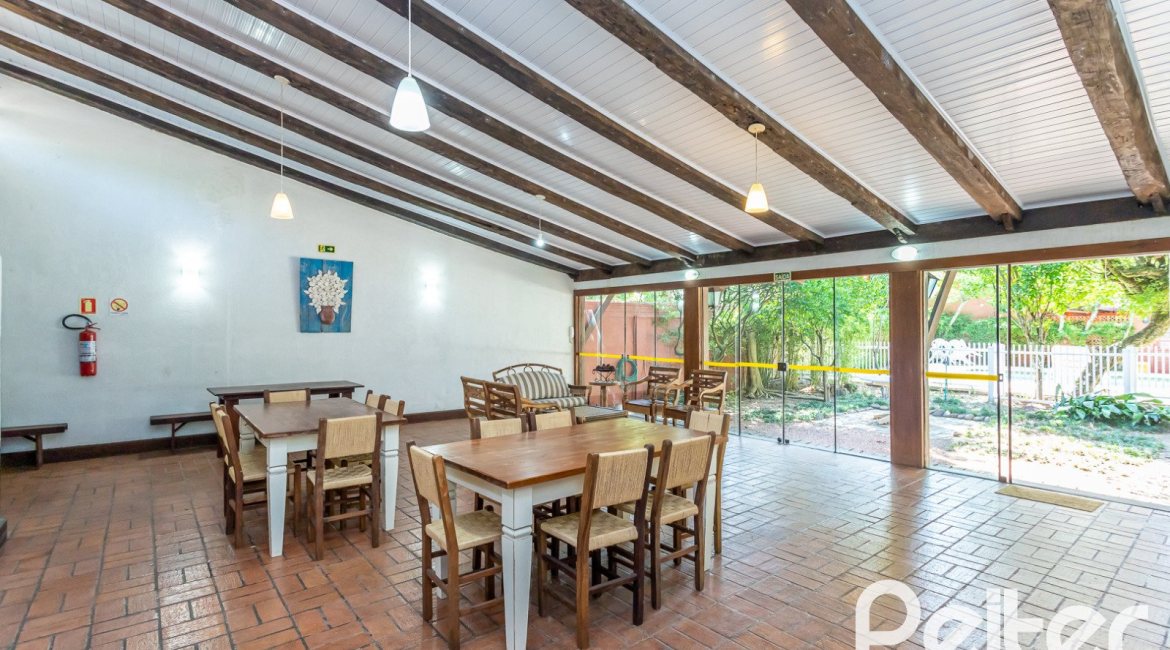 Casa em Condomínio à venda com 176m², 3 dormitórios, 1 suíte, 2 vagas, no bairro Ipanema em Porto Alegre