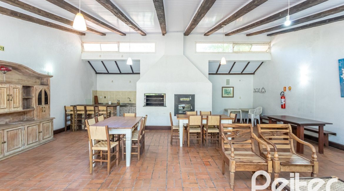 Casa em Condomínio à venda com 176m², 3 dormitórios, 1 suíte, 2 vagas, no bairro Ipanema em Porto Alegre