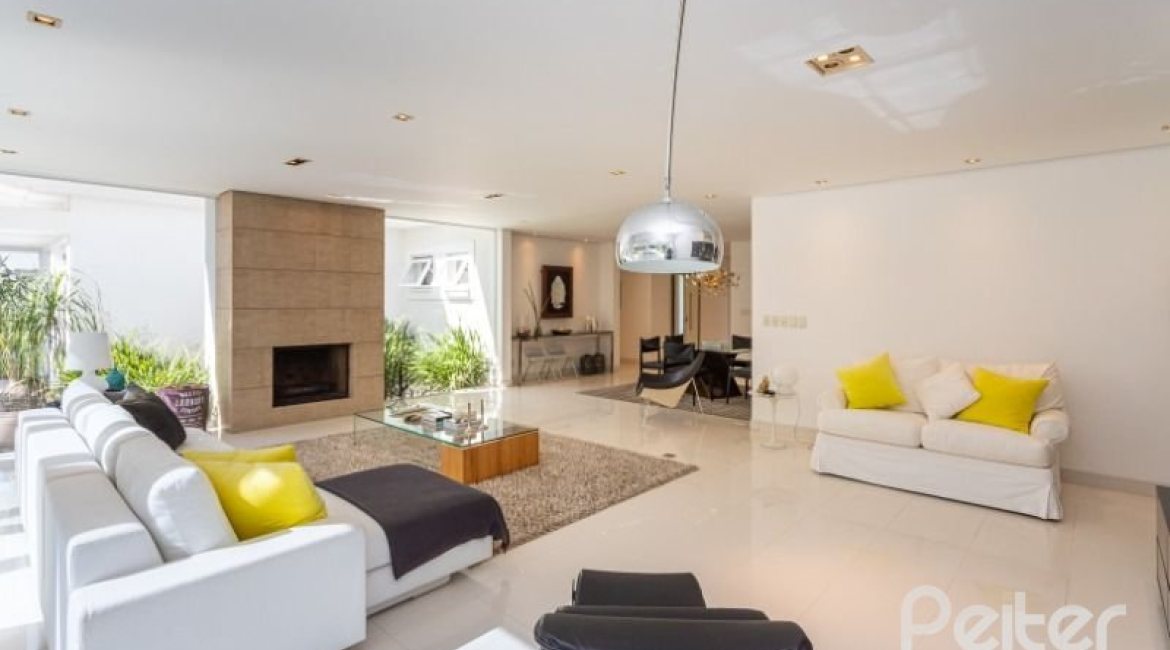 Casa em Condomínio à venda com 253m², 3 dormitórios, 1 suíte, 2 vagas, no bairro Terra Ville em PORTO ALEGRE