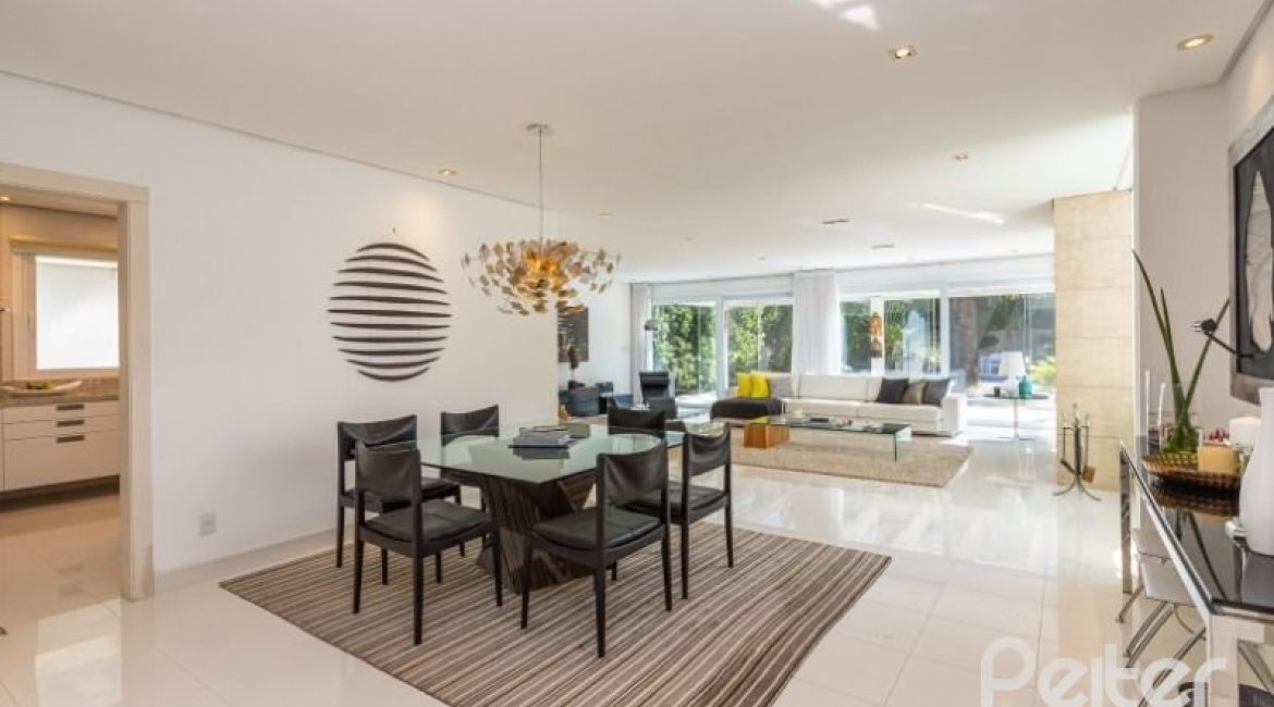 Casa em Condomínio à venda com 253m², 3 dormitórios, 1 suíte, 2 vagas, no bairro Terra Ville em PORTO ALEGRE