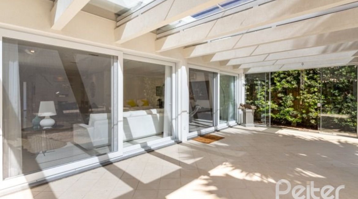 Casa em Condomínio à venda com 253m², 3 dormitórios, 1 suíte, 2 vagas, no bairro Terra Ville em PORTO ALEGRE