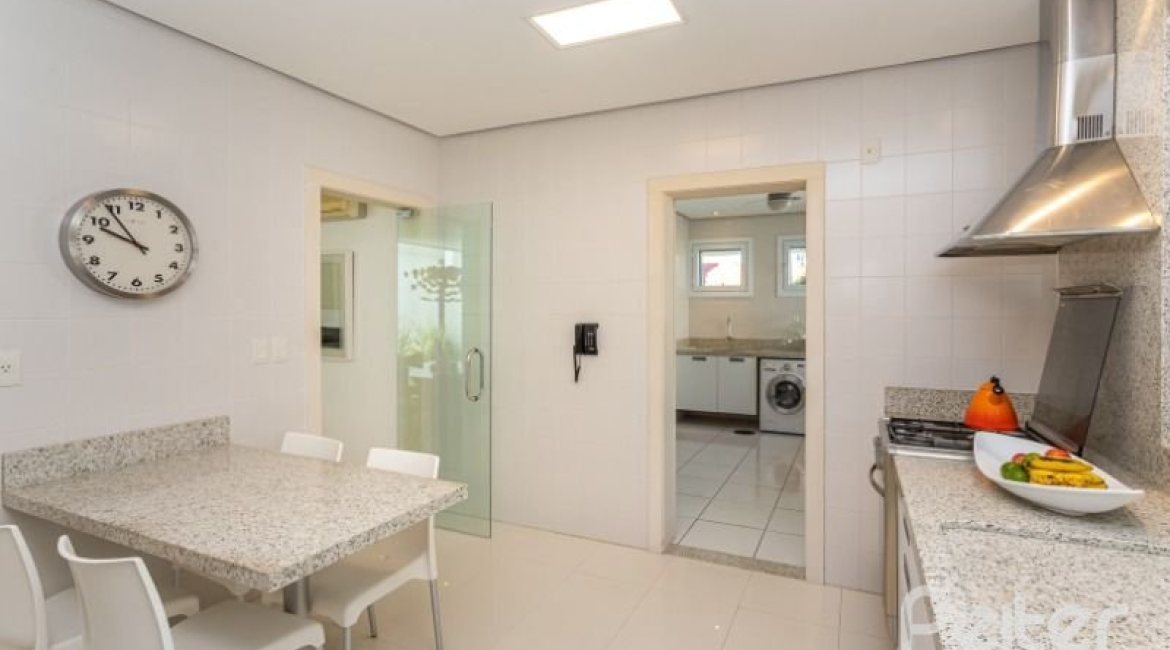 Casa em Condomínio à venda com 253m², 3 dormitórios, 1 suíte, 2 vagas, no bairro Terra Ville em PORTO ALEGRE