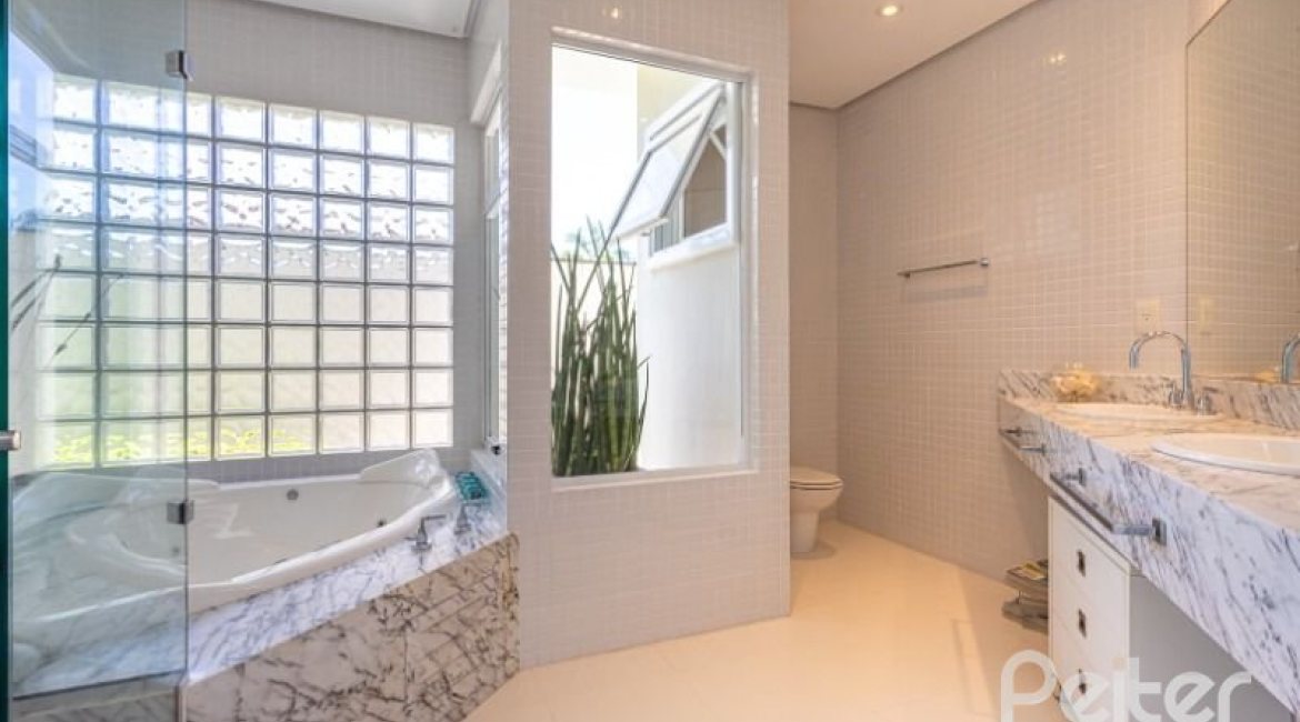 Casa em Condomínio à venda com 253m², 3 dormitórios, 1 suíte, 2 vagas, no bairro Terra Ville em PORTO ALEGRE