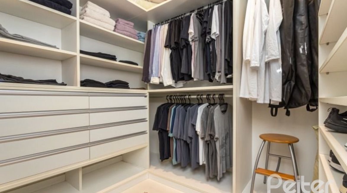 Casa em Condomínio à venda com 253m², 3 dormitórios, 1 suíte, 2 vagas, no bairro Terra Ville em PORTO ALEGRE