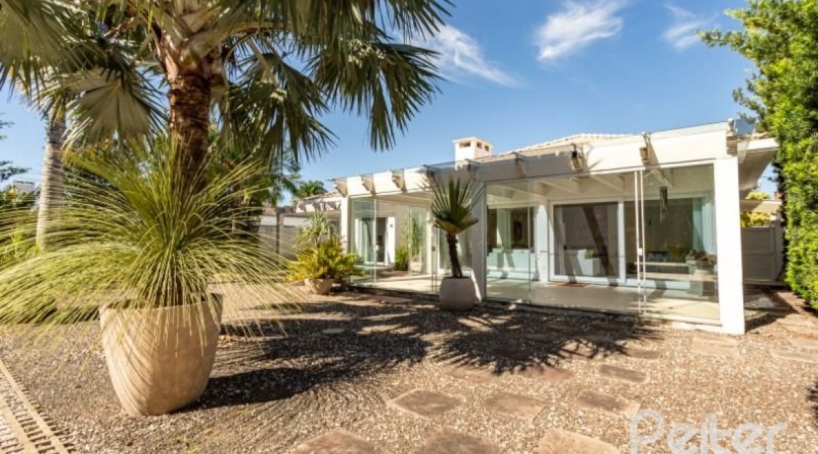 Casa em Condomínio à venda com 253m², 3 dormitórios, 1 suíte, 2 vagas, no bairro Terra Ville em PORTO ALEGRE