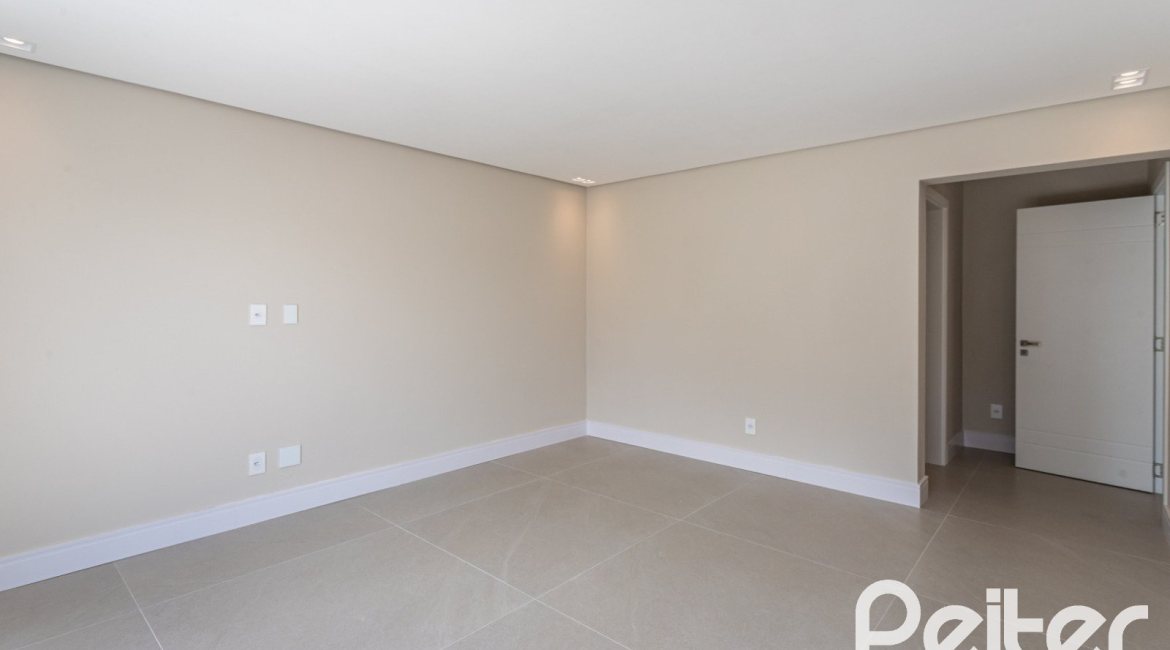 Casa em Condomínio à venda com 387m², 4 dormitórios, 4 suítes, 5 vagas, no bairro Alphaville em PORTO ALEGRE