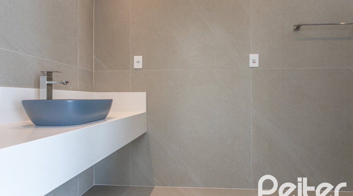 Casa em Condomínio à venda com 387m², 4 dormitórios, 4 suítes, 5 vagas, no bairro Alphaville em PORTO ALEGRE