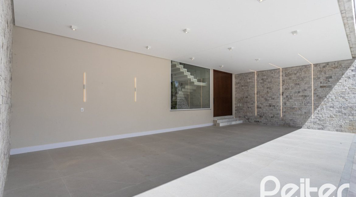 Casa em Condomínio à venda com 387m², 4 dormitórios, 4 suítes, 5 vagas, no bairro Alphaville em PORTO ALEGRE