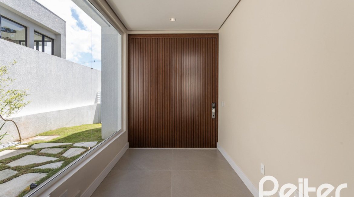 Casa em Condomínio à venda com 387m², 4 dormitórios, 4 suítes, 5 vagas, no bairro Alphaville em PORTO ALEGRE