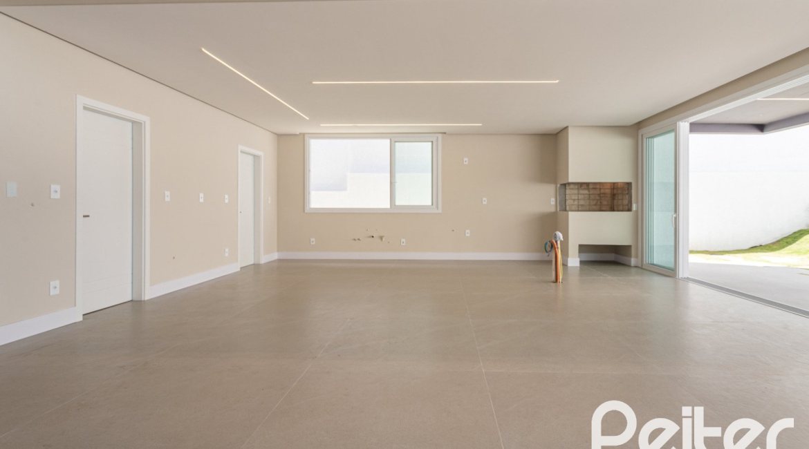 Casa em Condomínio à venda com 387m², 4 dormitórios, 4 suítes, 5 vagas, no bairro Alphaville em PORTO ALEGRE