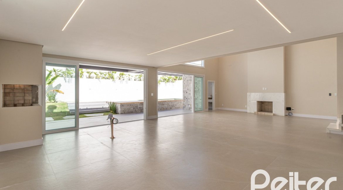 Casa em Condomínio à venda com 387m², 4 dormitórios, 4 suítes, 5 vagas, no bairro Alphaville em PORTO ALEGRE