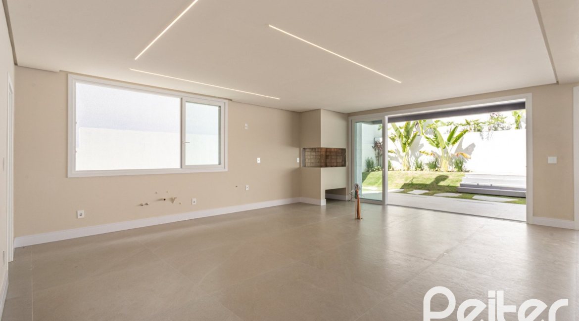 Casa em Condomínio à venda com 387m², 4 dormitórios, 4 suítes, 5 vagas, no bairro Alphaville em PORTO ALEGRE