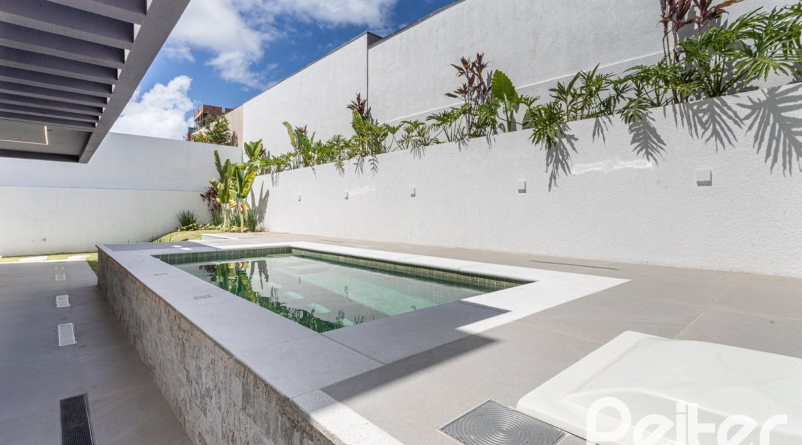 Casa em Condomínio à venda com 387m², 4 dormitórios, 4 suítes, 5 vagas, no bairro Alphaville em PORTO ALEGRE