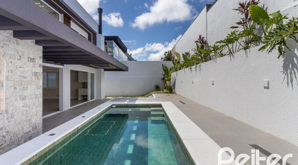 Casa em Condomínio à venda com 387m², 4 dormitórios, 4 suítes, 5 vagas, no bairro Alphaville em PORTO ALEGRE