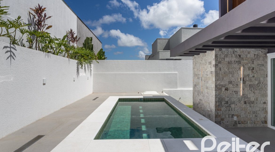 Casa em Condomínio à venda com 387m², 4 dormitórios, 4 suítes, 5 vagas, no bairro Alphaville em PORTO ALEGRE