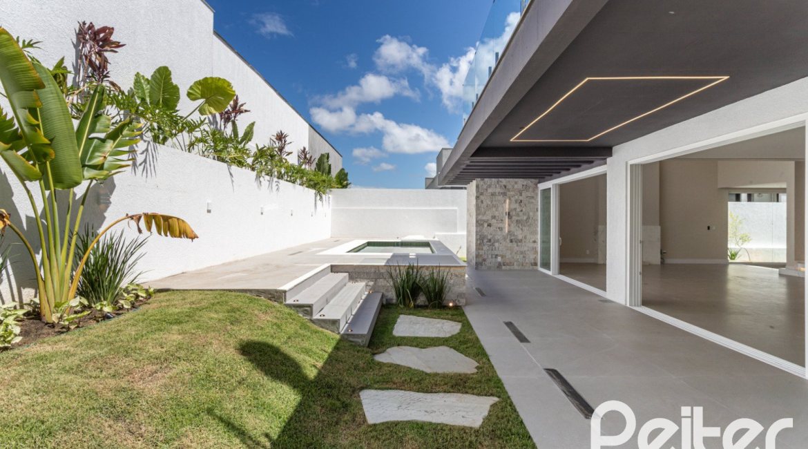 Casa em Condomínio à venda com 387m², 4 dormitórios, 4 suítes, 5 vagas, no bairro Alphaville em PORTO ALEGRE
