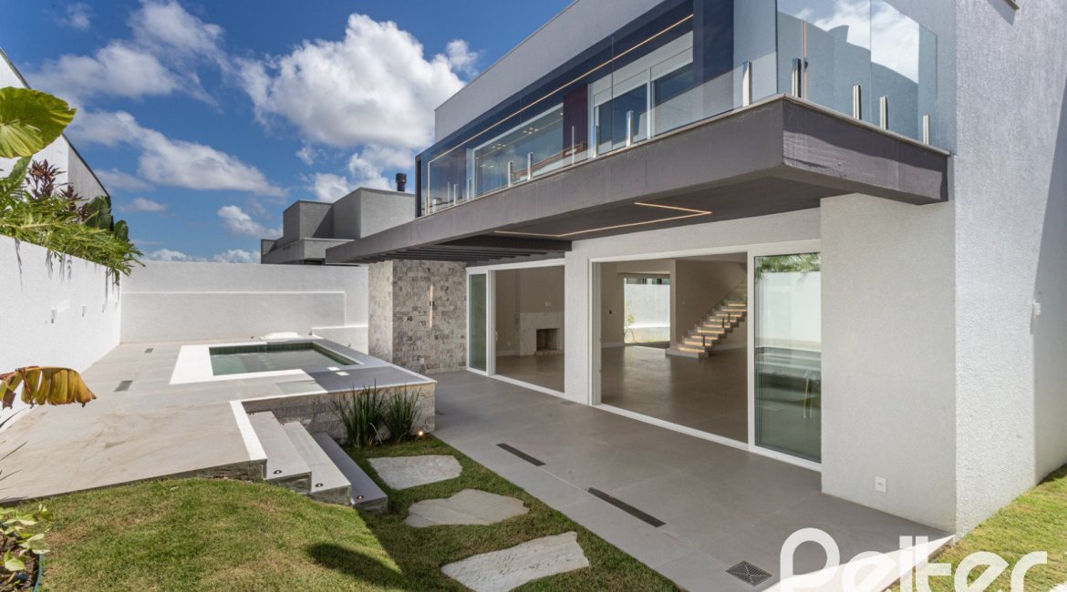 Casa em Condomínio à venda com 387m², 4 dormitórios, 4 suítes, 5 vagas, no bairro Alphaville em PORTO ALEGRE