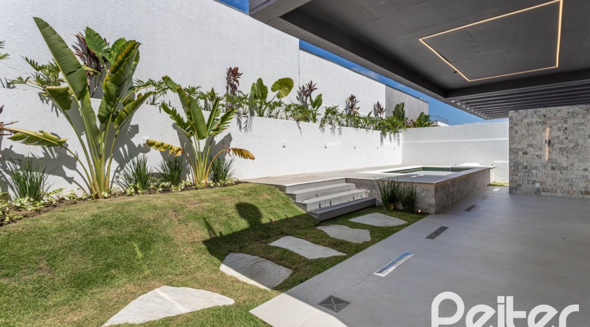 Casa em Condomínio à venda com 387m², 4 dormitórios, 4 suítes, 5 vagas, no bairro Alphaville em PORTO ALEGRE