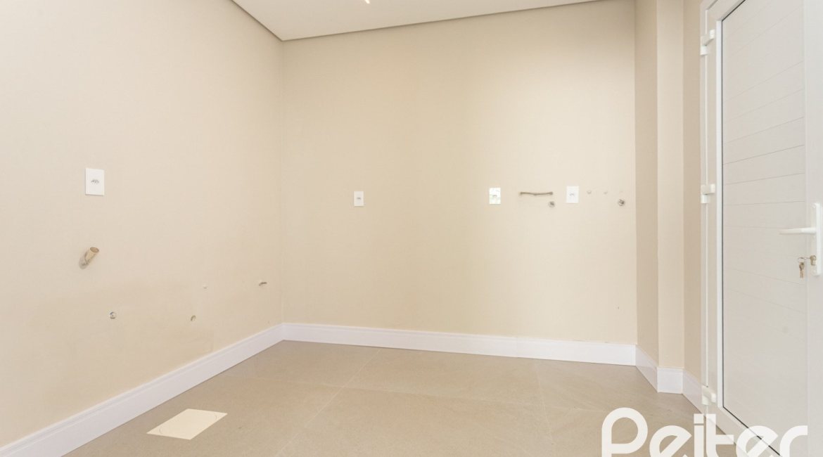 Casa em Condomínio à venda com 387m², 4 dormitórios, 4 suítes, 5 vagas, no bairro Alphaville em PORTO ALEGRE