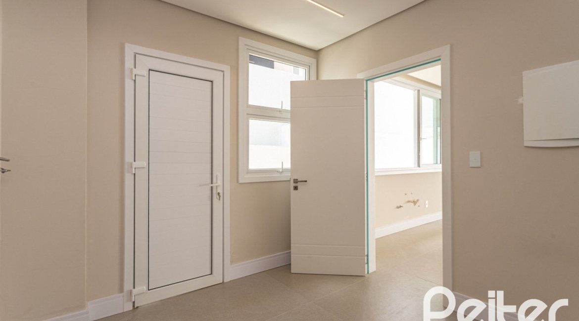 Casa em Condomínio à venda com 387m², 4 dormitórios, 4 suítes, 5 vagas, no bairro Alphaville em PORTO ALEGRE